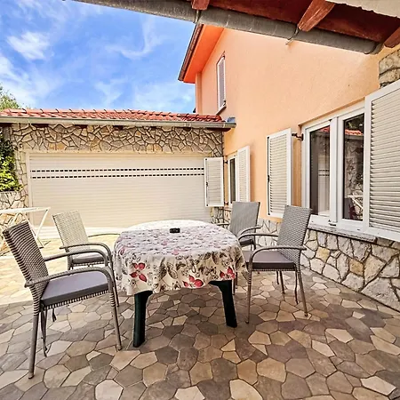 Nevenka By Interhome